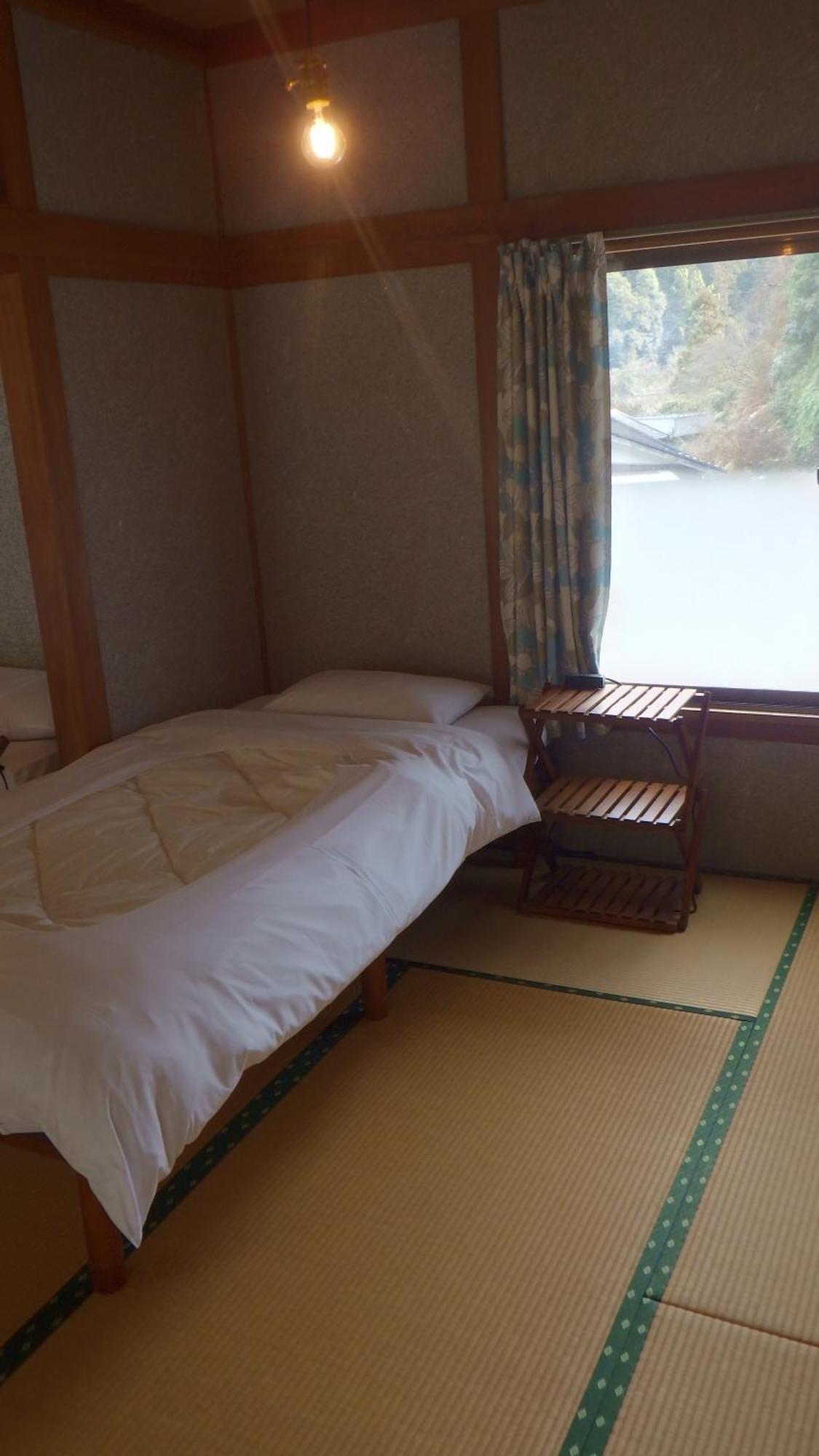 Cosmos Guesthouse มิโยชิ ภายนอก รูปภาพ